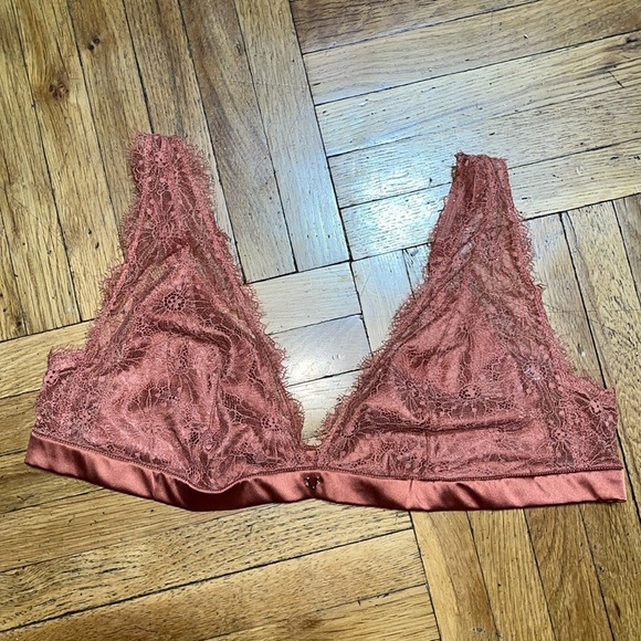 NWOT VS Lace Bralette - Picture 2 of 9